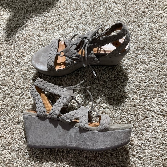 Trask Suede Wedge Platform Sandals Grey Toupe - Picture 5 of 11